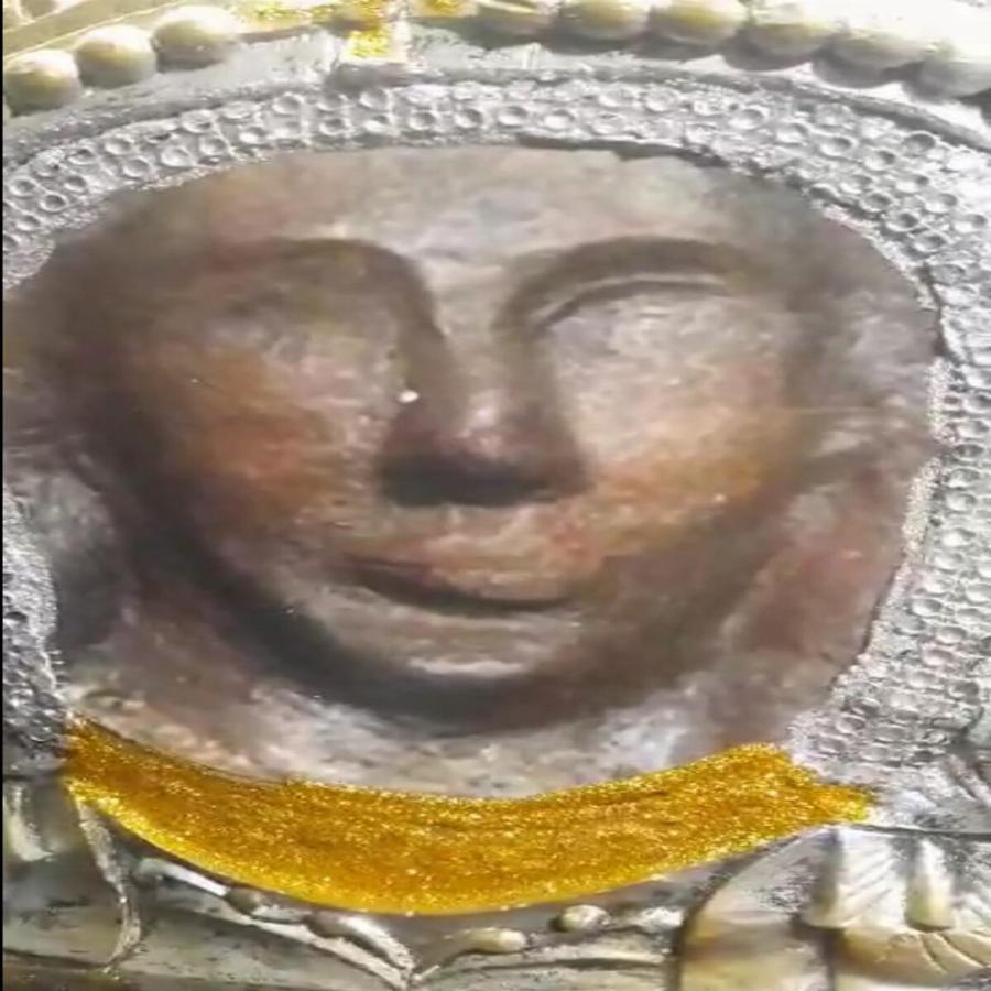 Μέγα το θαύμα στην εκκλησία του Αγίου Ιούδα του Θαδδαίου: Αίμα και δάκρυα από τα ανοιχτά μάτια του Ταξιάρχη