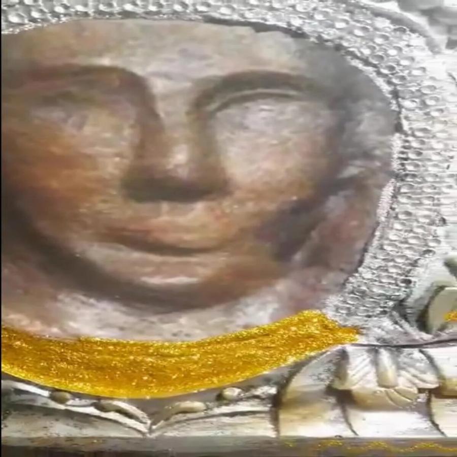 Μέγα το θαύμα στην εκκλησία του Αγίου Ιούδα του Θαδδαίου: Αίμα και δάκρυα από τα ανοιχτά μάτια του Ταξιάρχη