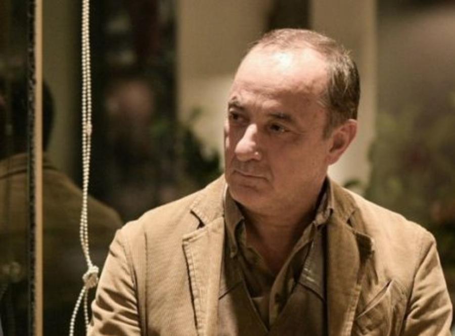 Στέλιος Μάινας: Η επιτυχία που τον ξάφνιασε, ο σκηνοθέτης γιος και η άγνωστη συγγένεια με γνωστή παρουσιάστρια