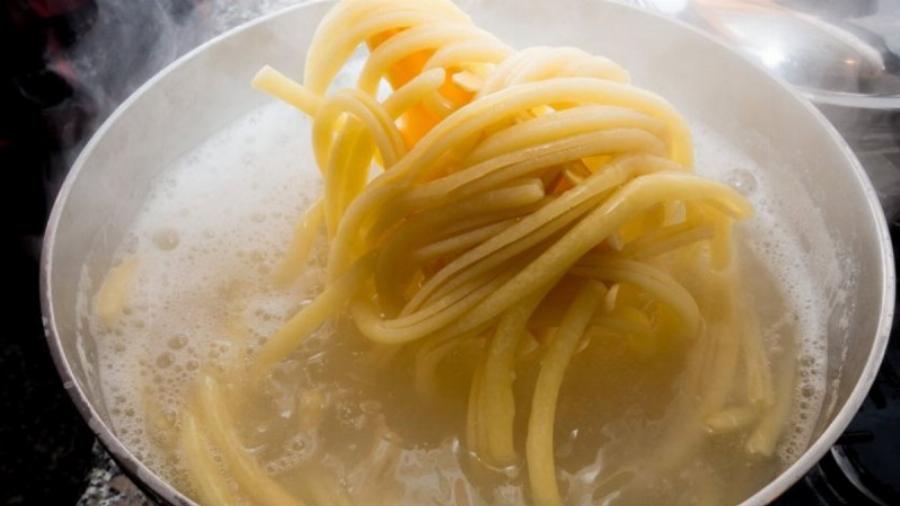 Το πιο μεγάλο σφάλμα στα μακαρόνια: Το λάθος μετά το βράσιμό τους και τα μυστικά που κρύβουν