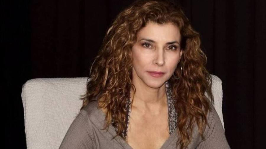 «Και οι παντρεμένοι έχουν ψυχή»: Η Μαρία Παπαλάμπρου 20 χρόνια μετά παραμένει εντυπωσιακή και όμορφη