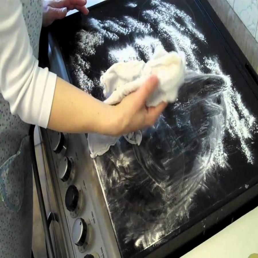 Καμένο μάτι κουζίνας: Το έξυπνο κόλπο για να αφαιρέσετε τους λεκέδες