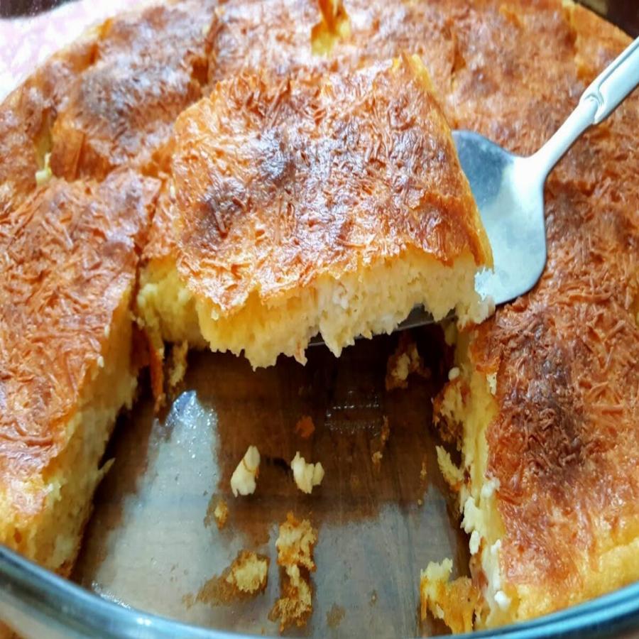 Αφράτη τυρόπιτα της μαμάς: Εύκολη συνταγή χωρίς φύλλο – Με φθηνά υλικά και ελάχιστες θερμίδες