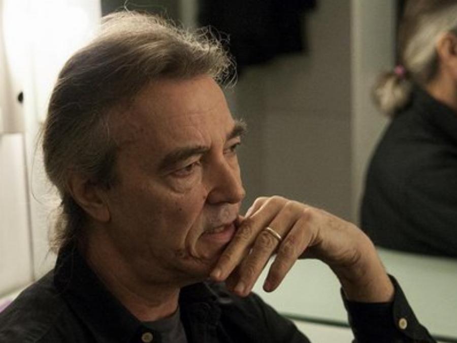 Γιάννης Μηλιώκας: Τα φτωχικά χρόνια, η δουλειά του σερβιτόρου, η τρελή επιτυχία και τα 17 χρόνια απόσυρσης