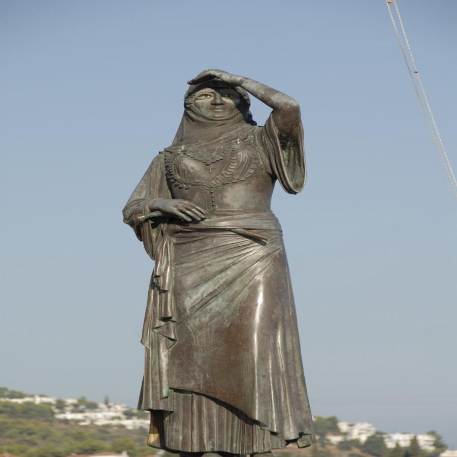 Λασκαρίνα Μπουμπουλίνα:  Η γέννηση στη φυλακή, οι 2 γάμοι, η περιουσία που δώρισε στην επανάσταση και ο άδικος θάνατος της