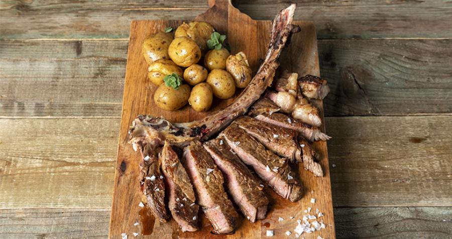 Το «φάουλ» στο ψήσιμο της μπριζόλας: Το άγνωστο κόλπο με το αλάτι