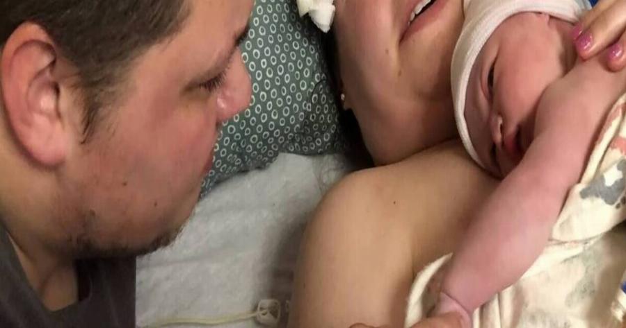 Γράφτηκε ιστορία: Μωρό γεννήθηκε στις 22/2/22 στις 2:22 τα ξημερώματα