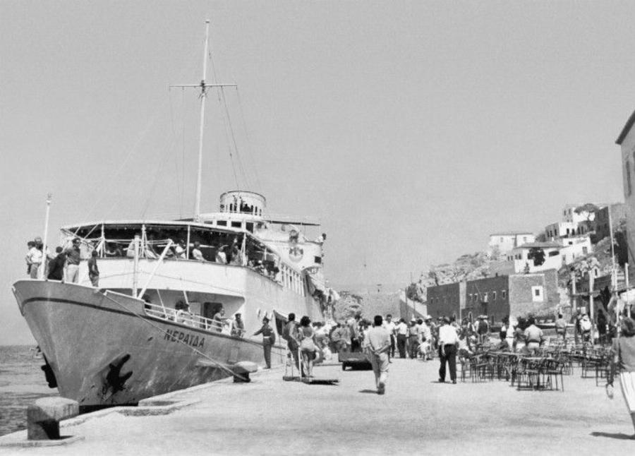 «Νεράιδα»: Το θρυλικό καράβι που «θήτευσε» ως επιβατηγό, διασωστικό, πλωτό ξενοδοχείο και αποσύρθηκε ως πλωτό μουσείο