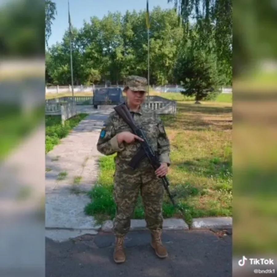 Ουκρανές γυναίκες κατατάσσονται στον στρατό και κάνουν θραύση στο Tik Tok με την ομορφιά και  τα κάλλη τους