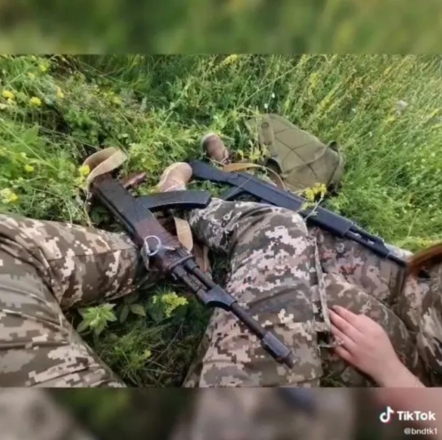 Ουκρανές γυναίκες κατατάσσονται στον στρατό και κάνουν θραύση στο Tik Tok με την ομορφιά και  τα κάλλη τους