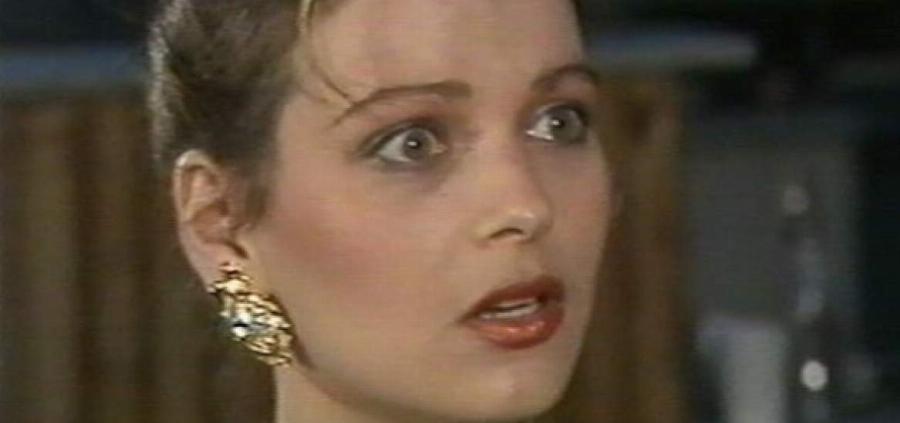 Βανέσα Τζελβέ: Η αρχή στα 17, εκείνο που δεν της συγχώρησε η μητέρα της, ο “πατέρας” της Βέγγος και ο λόγος που παράτησε την καριέρα της