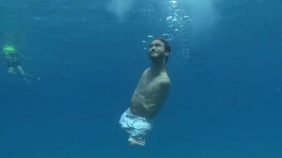 Νικ Βουιζίτζ: Ο άντρας που γεννήθηκε χωρίς άκρα, δημιούργησε οικογένεια και πέτυχε όλα του τα όνειρα