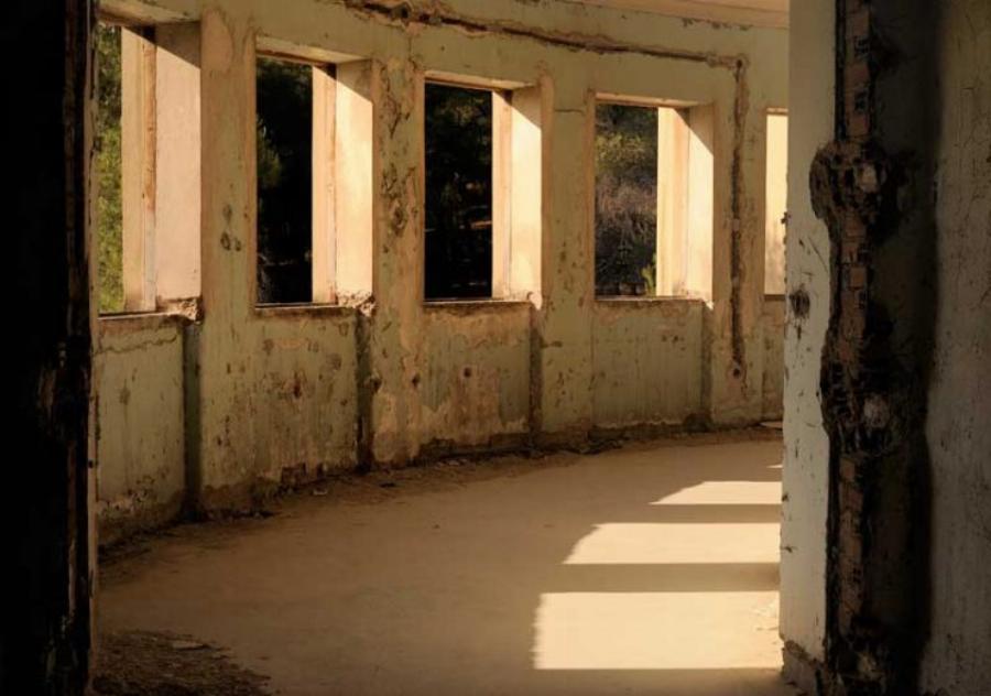 Πάρνηθα: Η ιστορία του «στοιχειωμένου» πύργου «φάντασμα», που νοσηλεύονταν και ο ποιητής Γιάννης Ρίτσος