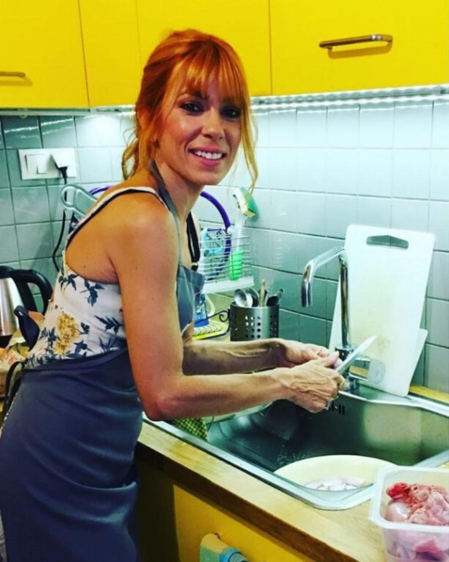 Διάσημες Ελληνίδες: 8 μανούλες που είναι παράλληλα τυπικές στη δουλειά τους και καταπληκτικές νοικοκυρές