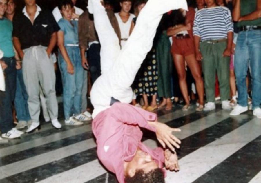 Τότε που έπαιρναν φωτιά οι νύχτες: Oι ντισκοτέκ της δεκαετίας του ‘80 που άφησαν εποχή