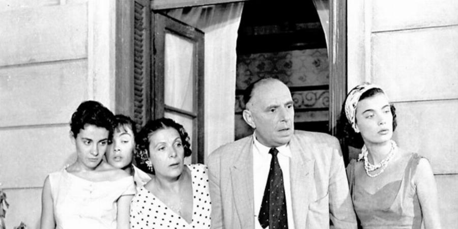 Ορέστης Μακρής: Η αδημοσίευτη φωτογραφία με τη σύζυγό του Βαρβάρα, στο σπίτι τους στο Χαλάνδρι του 1950