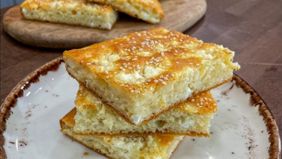 Κυριακάτικη συνταγή: «Ορφανή» τυρόπιτα με γιαούρτι και χωρίς φύλλο που θα σας ξετρελάνει