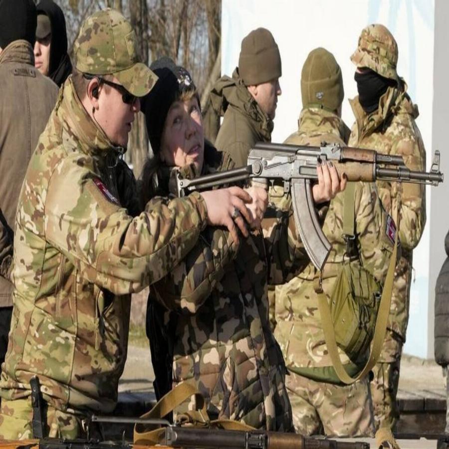 «Βοηθήστε μας να φύγουμε με ασφάλεια»: Κραυγή απόγνωσης από Έλληνες της Ουκρανίας