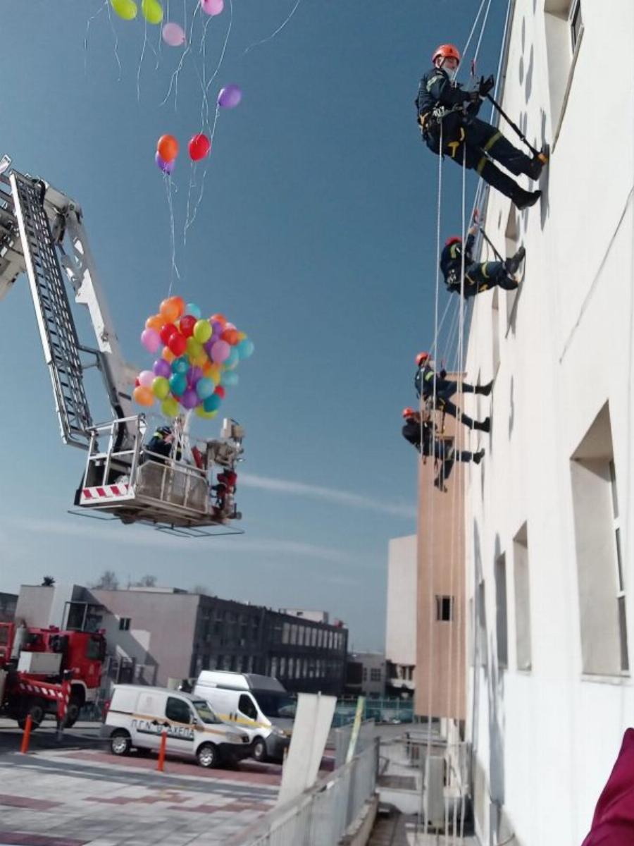 Παιδογκολογική ΑΧΕΠΑ: Συγκίνησαν οι άνδρες της ΕΜΑΚ στην Θεσσαλονίκη