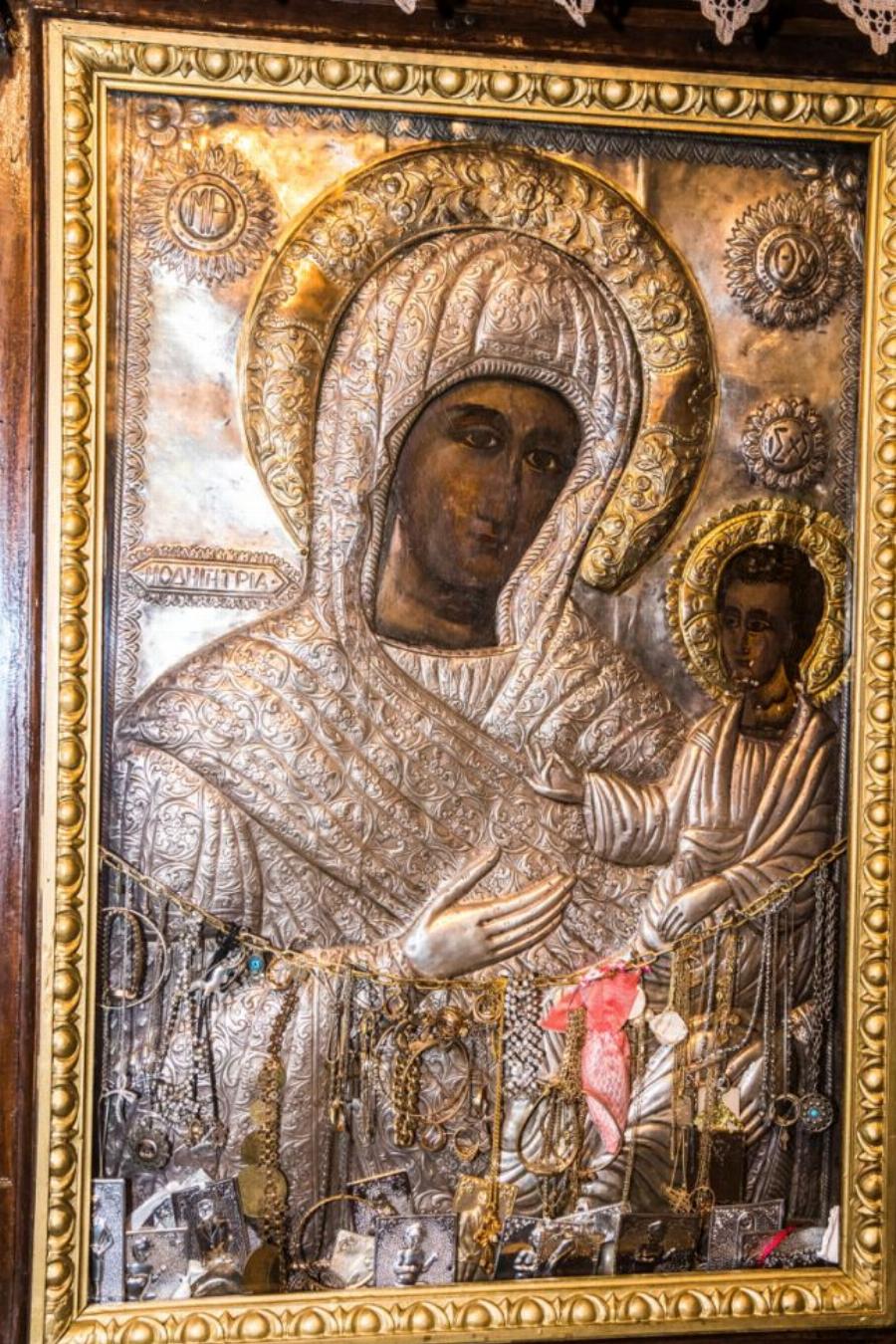 Θαύμα στην Κόνιτσα: Η Παναγία έφεγγε σαν καντήλι και μετακινούνταν από μόνη Της