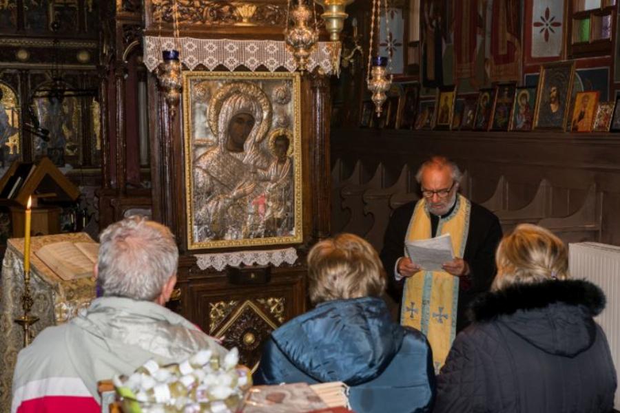 Θαύμα στην Κόνιτσα: Η Παναγία έφεγγε σαν καντήλι και μετακινούνταν από μόνη Της