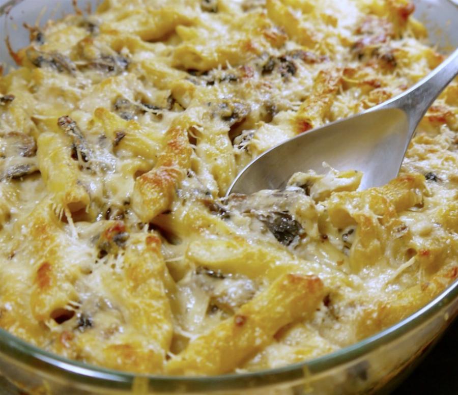 Καρμπονάρα στο φούρνο με κοτόπουλο: Θα γλείφετε τα δάχτυλά σας