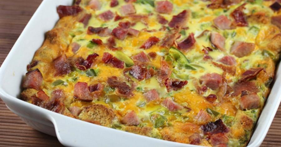 Συνταγή: Γρήγορη και νόστιμη ομελέτα στο φούρνο σαν πίτσα, έτοιμη σε 5 λεπτά