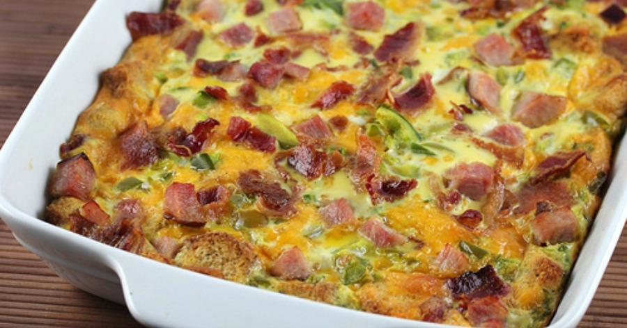 Συνταγή: Γρήγορη και νόστιμη ομελέτα στο φούρνο σαν πίτσα, έτοιμη σε 5 λεπτά