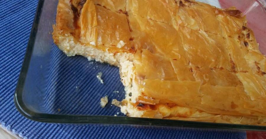 Θα σας θυμίσει τη γιαγιά σας: Η καλύτερη τυρόπιτα που έχετε δοκιμάσει