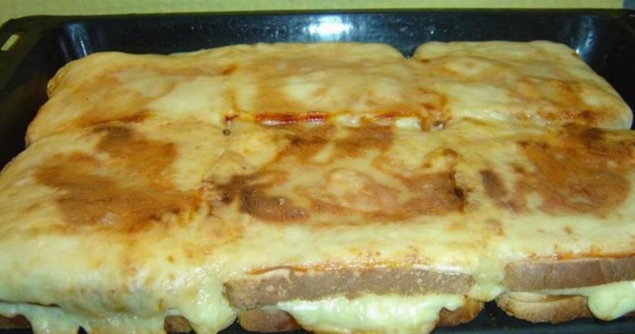 Μια πανεύκολη, οικονομική και λαχταριστή συνταγή: Η πίτσα τοστ της Ελένης θα ξετρελάνει τα παιδιά σας