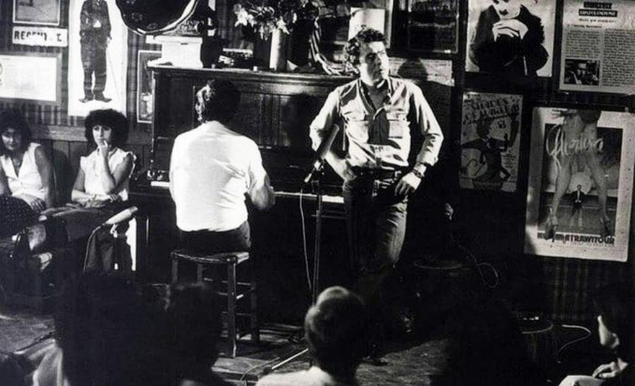 Οι ιστορικές μπουατ της Αθήνας: Εκεί που η μουσική και οι παρέες άφησαν ιστορία