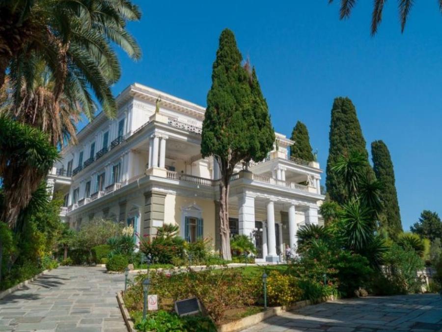 Πριγκίπισσα Σίσσυ: Η ιστορία της μελαγχολικής αυτοκράτειρας με τον ατίθασο και αντισυμβατικό χαρακτήρα, που αγάπησε την Ελλάδα