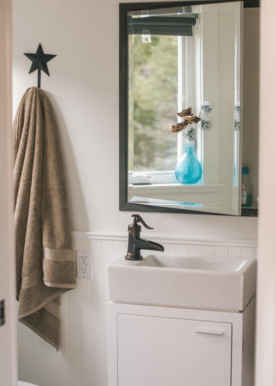 Μικροσκοπικό ξύλινο τροχόσπιτο: Έχει μέχρι και τζάκι – Το υπέροχο εσωτερικό είναι καλύτερο από σαλέ στην Αράχωβα