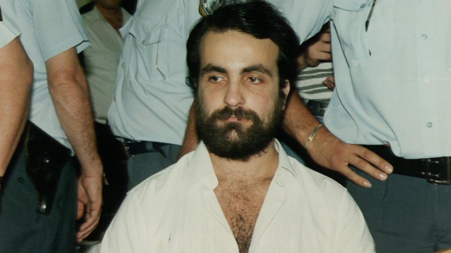 Θεόφιλος Σεχίδης: Ο δολοφόνος που αποκεφάλισε μάνα, πατέρα, αδελφή, γιαγιά, θείο και έψυξε τα μυαλά τους για να τα μελετήσει