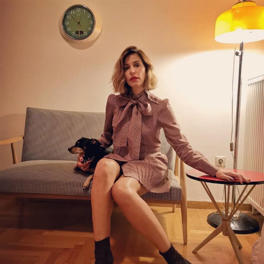 Κατερίνα Παπουτσάκη: Το πανέμορφο ρετρό σπίτι στον Χολαργό με το ονειρεμένο μπαλκόνι και την μεγάλη κουζίνα