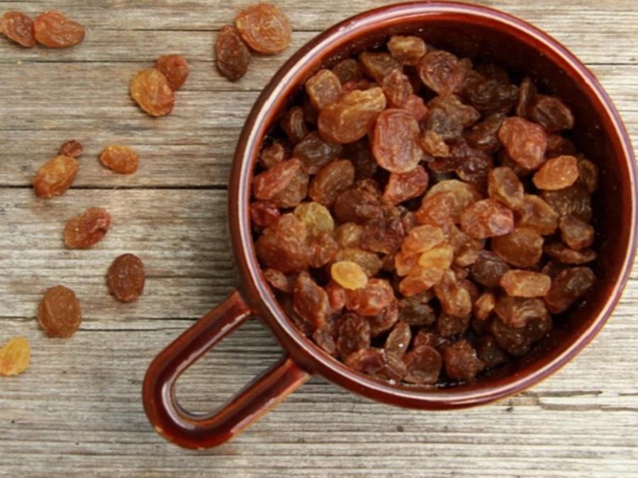 Σταφίδες: Τα σημαντικότερα οφέλη τους όταν καταναλώνονται πριν τον ύπνο