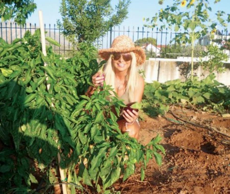 Στέλλα Μπεζεντάκου: Ο γάμος που της άλλαξε τη ζωή, οι κρίσεις πανικού και η άτυχη εγκυμοσύνη που την τσάκισε
