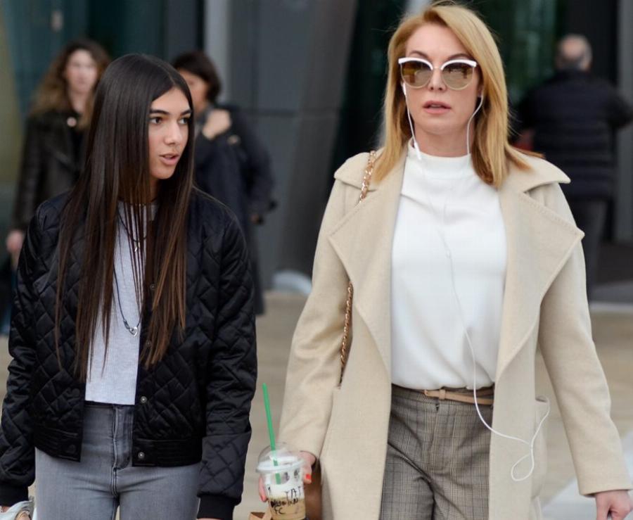 Αυτές είναι οι 8 διάσημες Ελληνίδες μητέρες που ποζάρουν με υπερηφάνεια μαζί με τις κούκλες κόρες τους