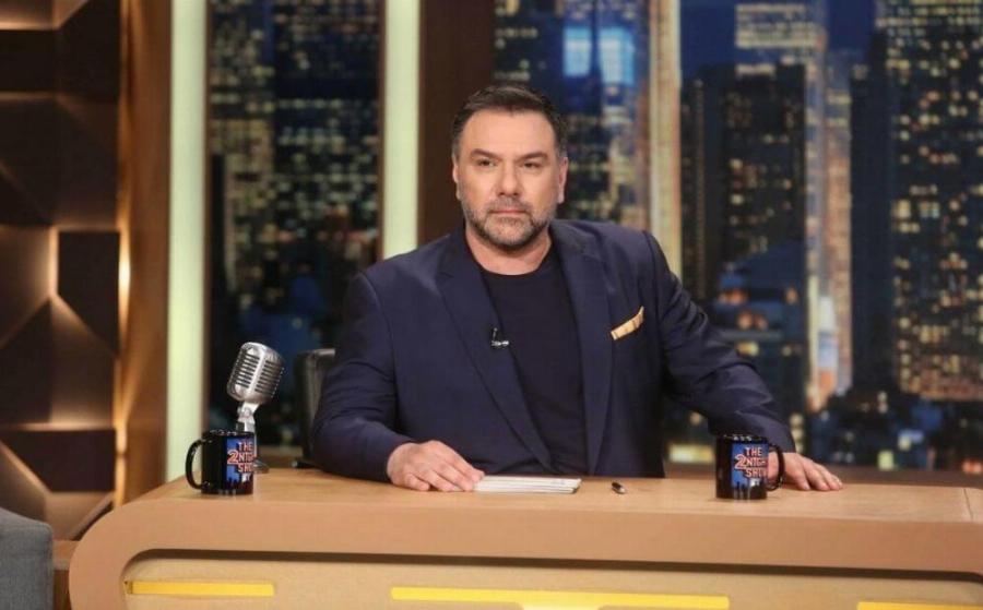 “Δεν έχω τι άλλο να πω… συλλυπητήρια”:  Λύγισε κλαίγοντας στην κάμερα ο Γρηγόρης Αρναούτογλου