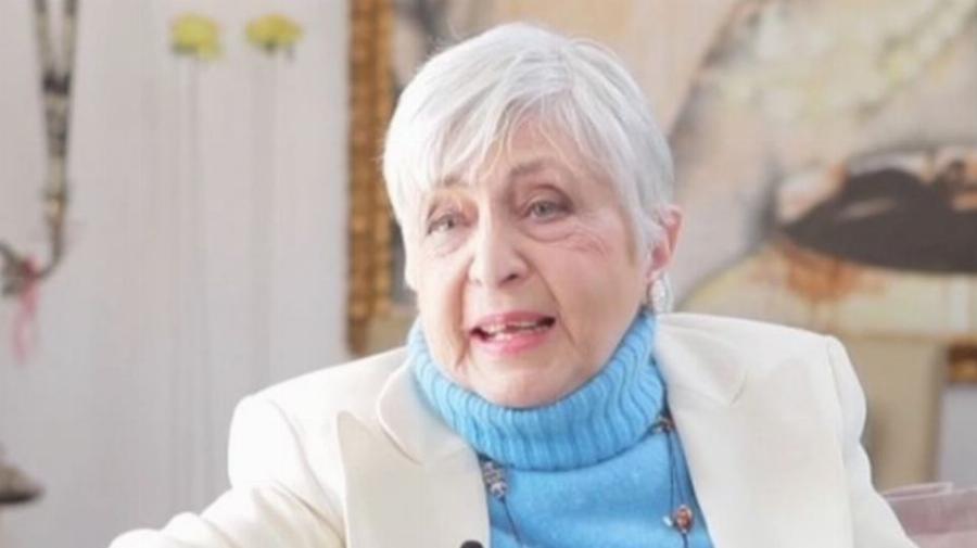 Έφη Παπαθεοδώρου: Η αξέχαστη «Θεοπούλα» στο «Παρά Πέντε», οι δεκάδες προτάσεις γάμου που απέρριψε, η παρενόχληση και ο χαμός της φίλης της