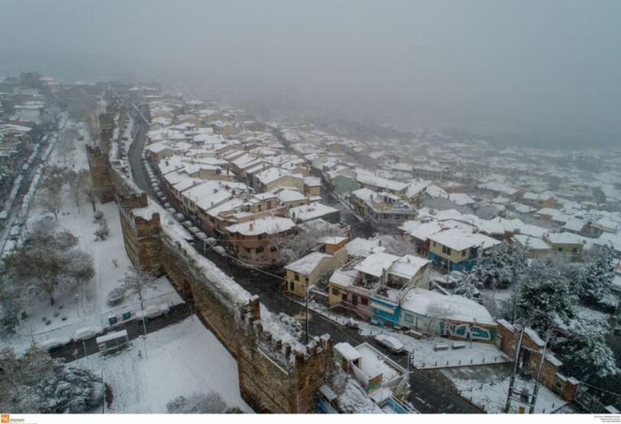 Σάκης Αρναούτογλου: Σοβαρή επιδείνωση καιρού – Νέες χιονοπτώσεις την Τρίτη και ποιες περιοχές θα επηρεαστούν