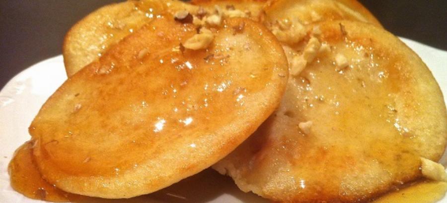 Τηγανίτες με μέλι: Εύκολη, γρήγορη, οικονομική, γευστική και γλυκιά συνταγή – Γίνονται τραγανές για να τις τρώτε όλες τις ώρες της ημέρας