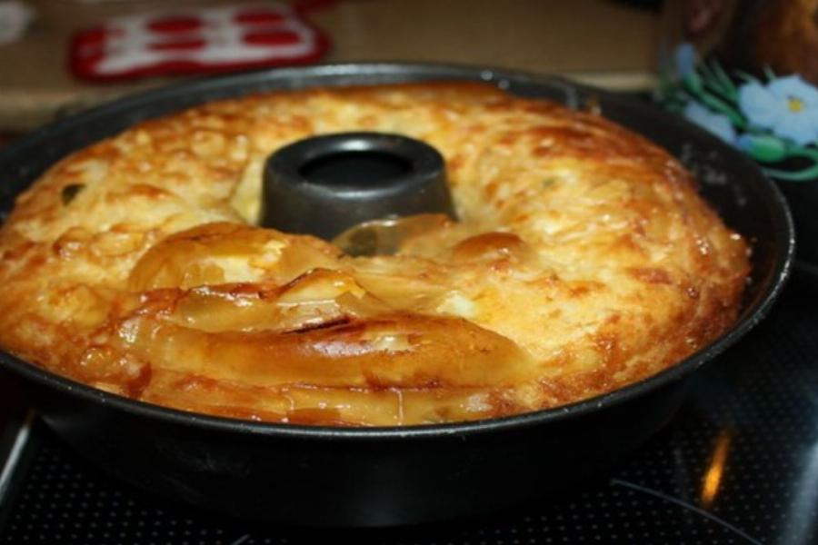 Λαχταριστή τυρόπιτα: Με φέτα τυλιγμένη σε φύλλο κρούστας με σάλτσα μελιού