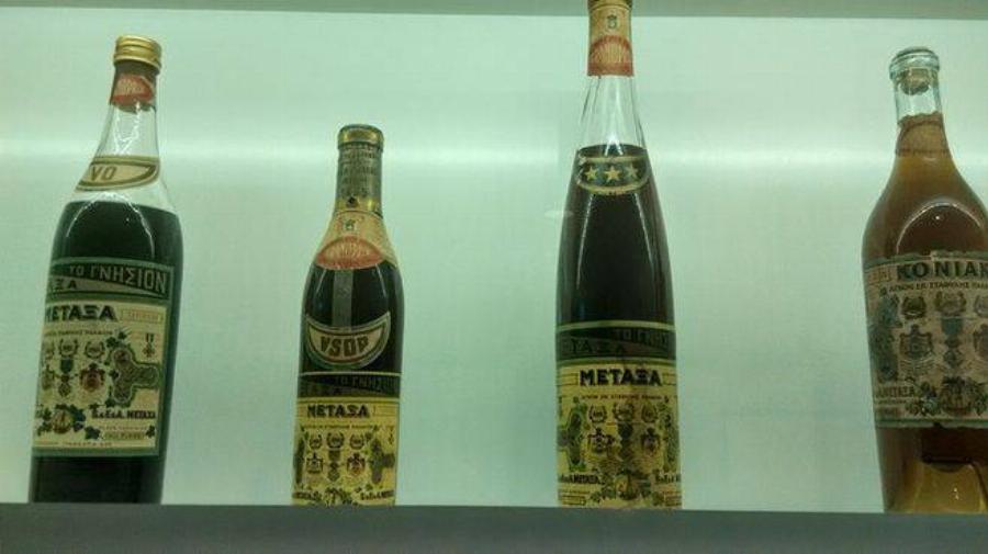 Ελληνικό ποτό «ΜΕΤΑΞΑ»: Ο Έλληνας ταβερνιάρης που κατάφερε να φτιάξει τη δημιουργία που κατέκτησε όλο τον κόσμο