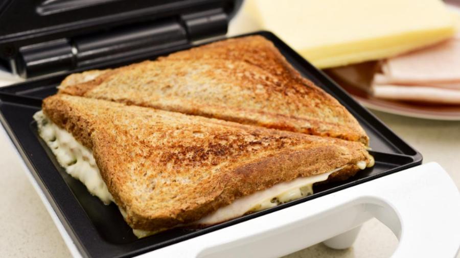 3+1 «μαγικοί» τρόποι για να ψήσεις το τοστ σου αν δεν έχεις τοστιέρα