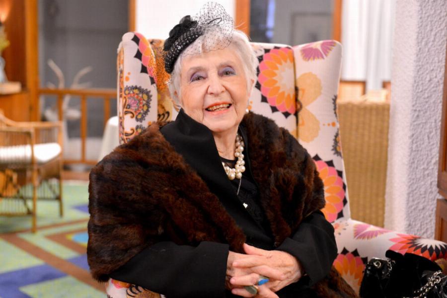 Έφη Παπαθεοδώρου: Η αξέχαστη «Θεοπούλα» στο «Παρά Πέντε», οι δεκάδες προτάσεις γάμου που απέρριψε, η παρενόχληση και ο χαμός της φίλης της