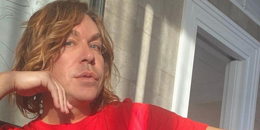 Τρύφωνας Σαμαράς: Τα παιδικά χρόνια, η ζωή με τη μητέρα του, η ομοιότητα με τον αδερφό του και τα αστρονομικά ποσά για ένα χτένισμα