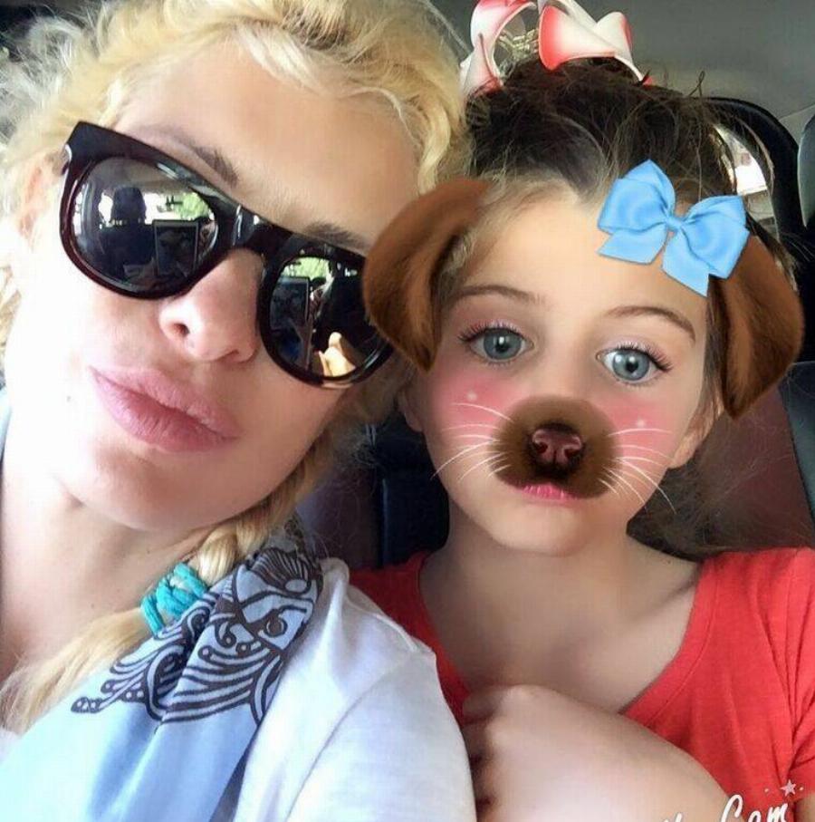 Ελένη Μενεγάκη: Η κόρη της, Βαλέρια Λάτσιου, μεγάλωσε και η ομοιότητα με τη μαμά της είναι εκπληκτική