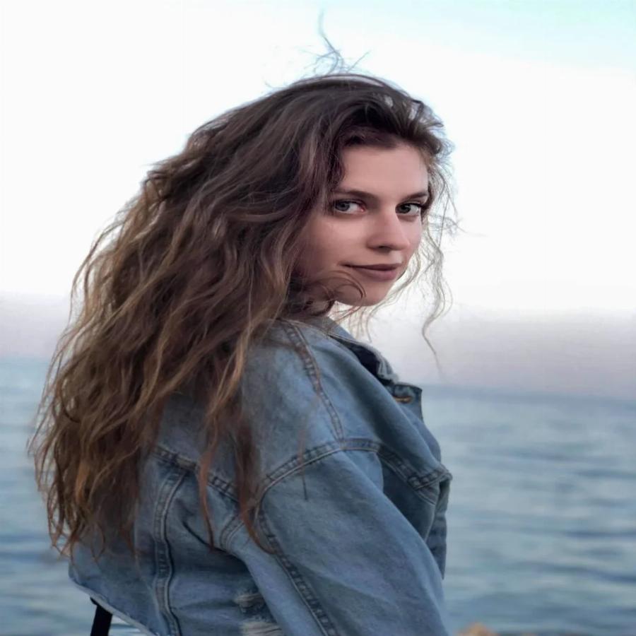 Βίκυ Διαμαντοπούλου: Όσα δεν γνώριζες για την προσωπική της ζωή, η καταγωγή της και τα καστς για τις Άγριες Μέλισσες