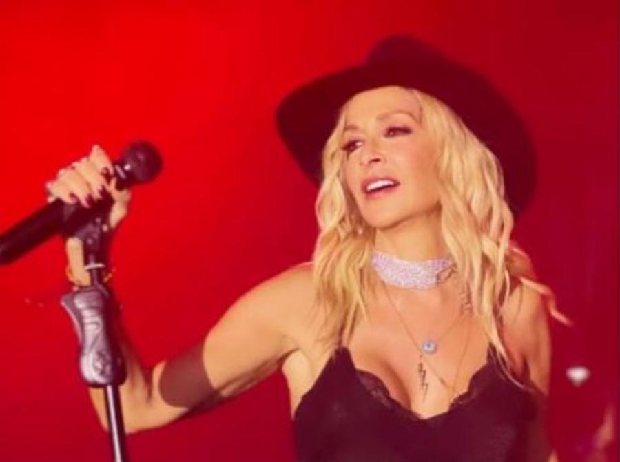 “Ελένη”: Η συγκινητική ιστορία της επιτυχίας της Άννας Βίσση – Ο θάνατος που έγινε τραγούδι